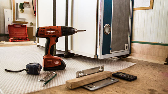 επίπλων κουζίνας και μπάνιου, ντουλαπών, πορτών και παραθύρων, εσωτερικές σκάλες, έπιπλα κουζίνας, ντουλάπες υπνοδωματίου 